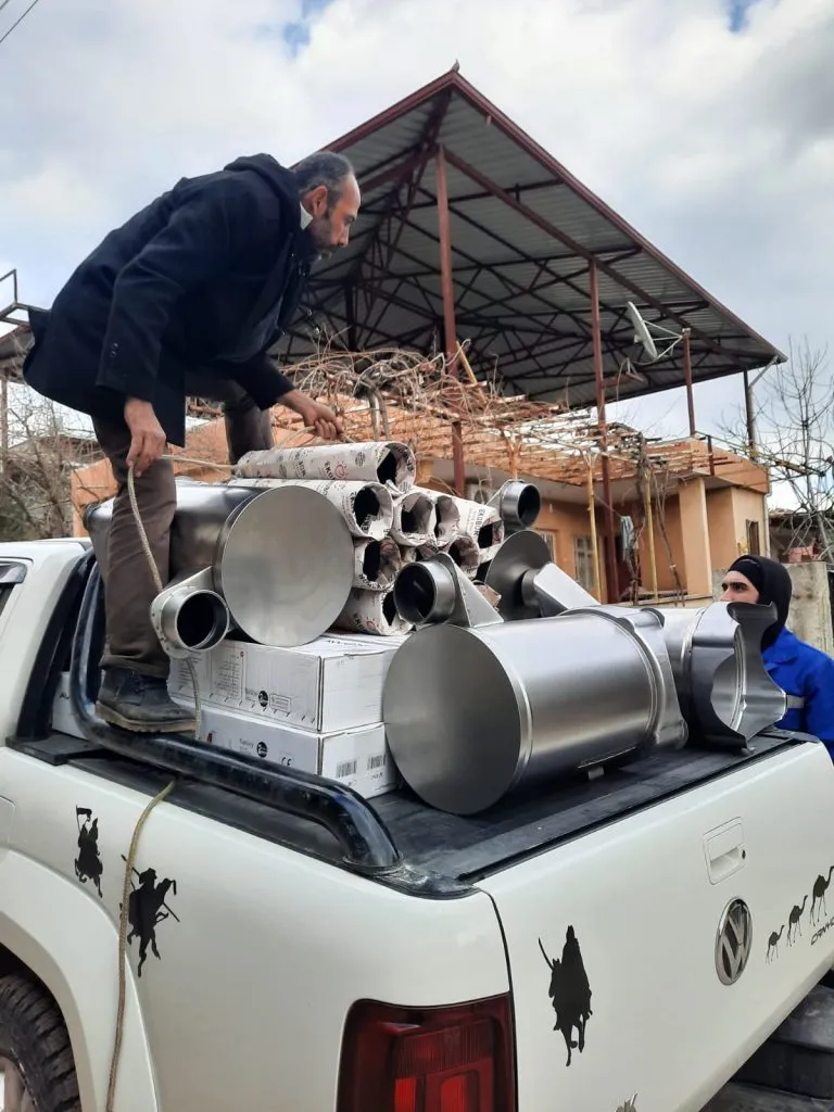 10 kömür sobası ve 10 elektrikli ısıtıcısı Türkoğlu/Dedeler Mahallesine teslim edilmiştir. 📍Nurdağı Yesevi Hareketi