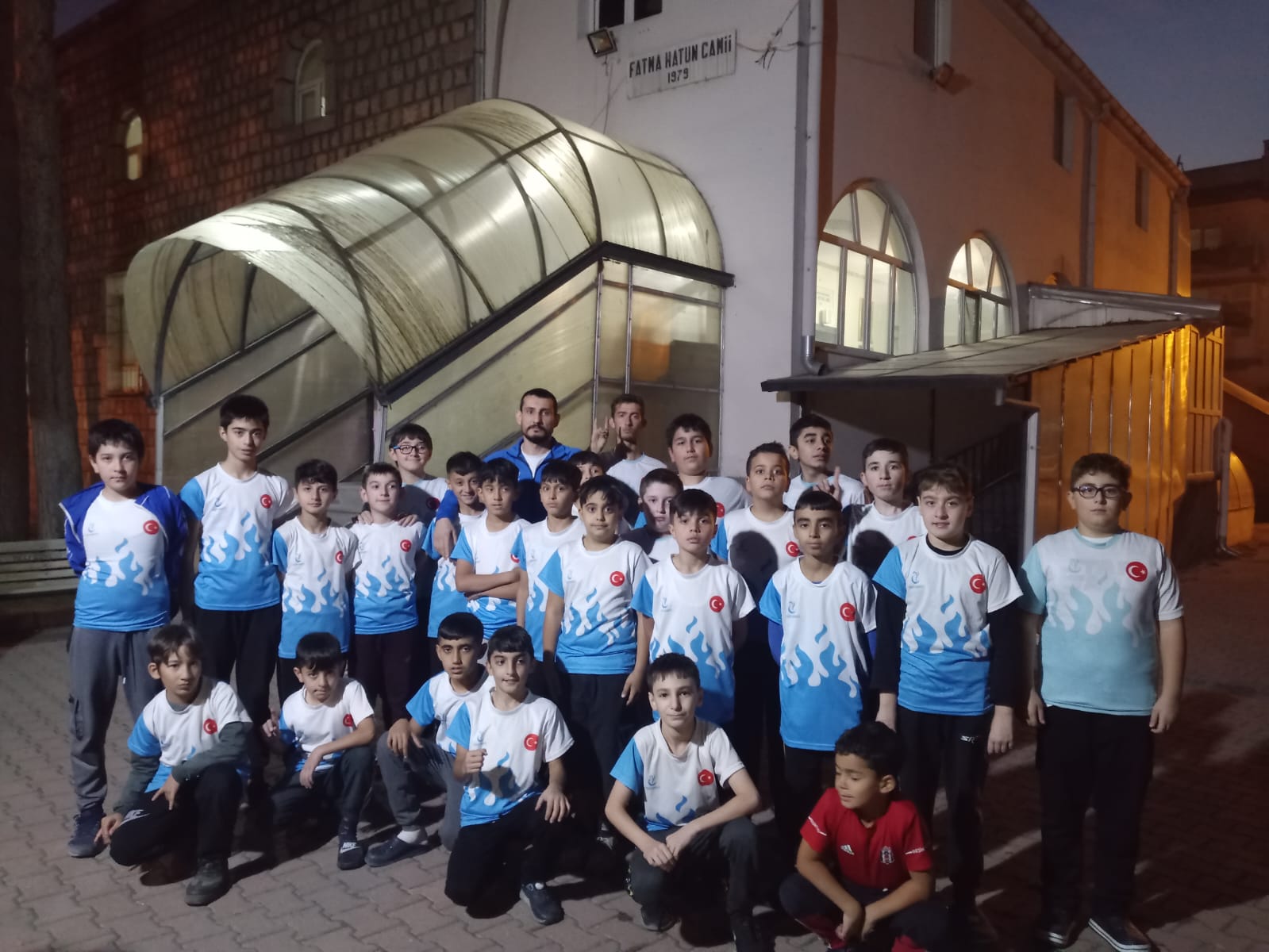 Yesevi ERVA Spor Kulübü Gençleri ile Akşam Namazında Buluşma