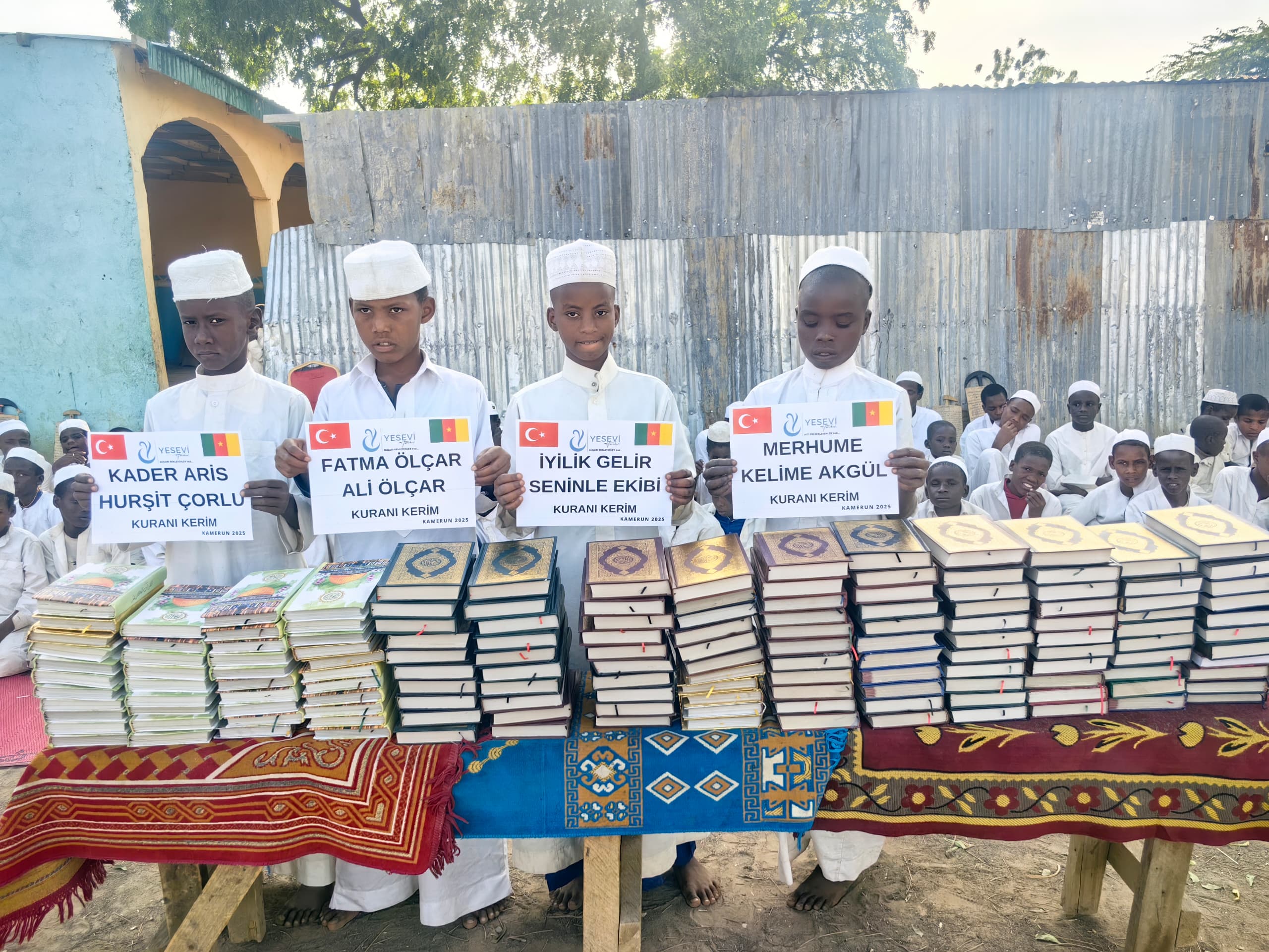 Kamerun’da Kur’an-ı Kerim Dağıtımı Gerçekleştirdik