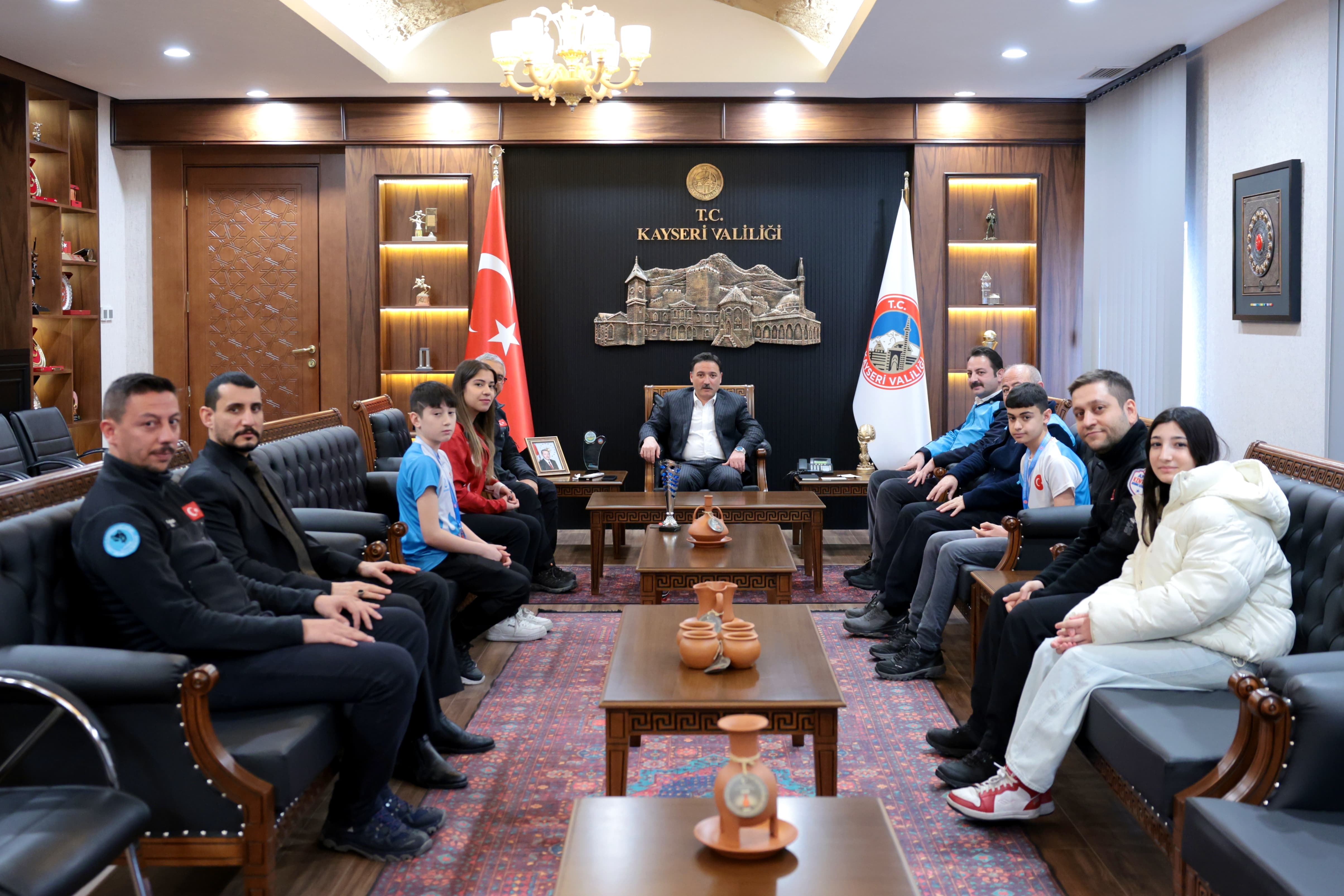 Şampiyon Sporcularımız Kayseri Valisi Sayın Gökmen ÇİÇEK’i Ziyaret Etti!