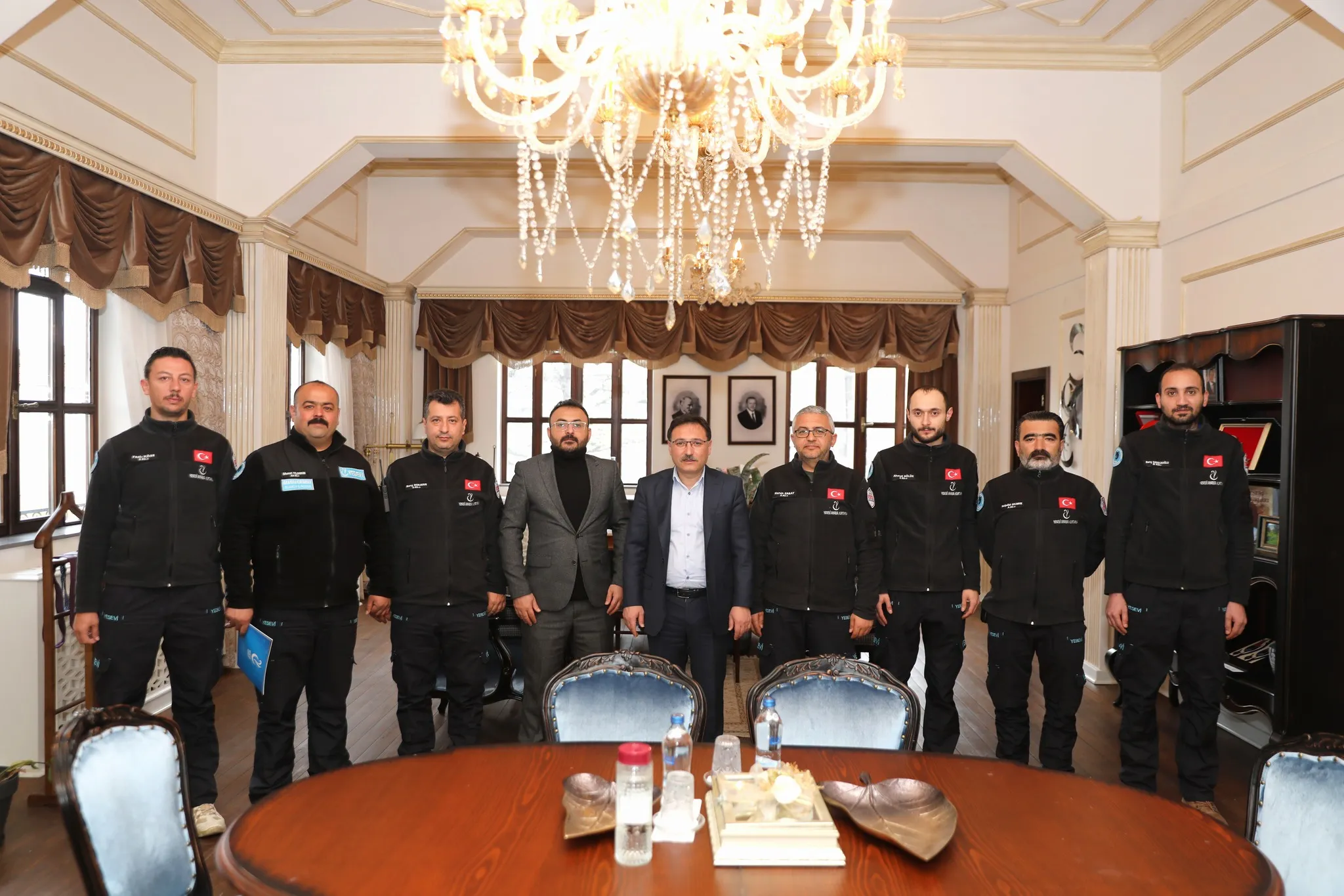 Genel Başkanımız Mahmut CÖMERT ve Yönetim Kurulumuzdan Kayseri Valisi Gökmen ÇİÇEK Bey’e Ziyaret