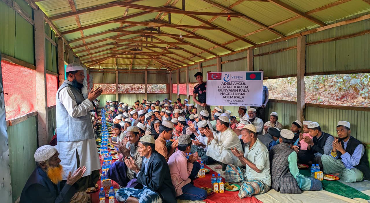 Miraç Kandili’nde Bangladeş’te İhtiyaç Sahiplerine Yemek Dağıtımı